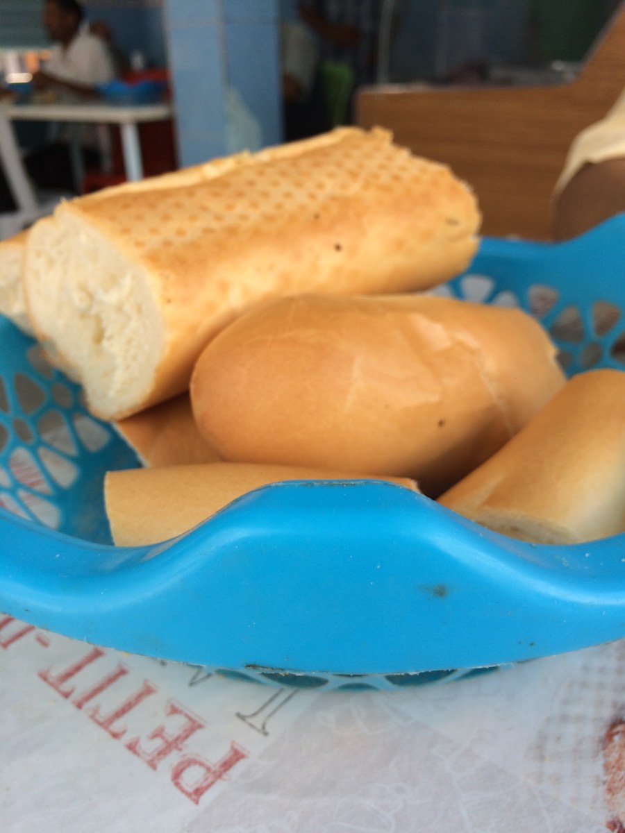 チュニジアのパンとカゴ